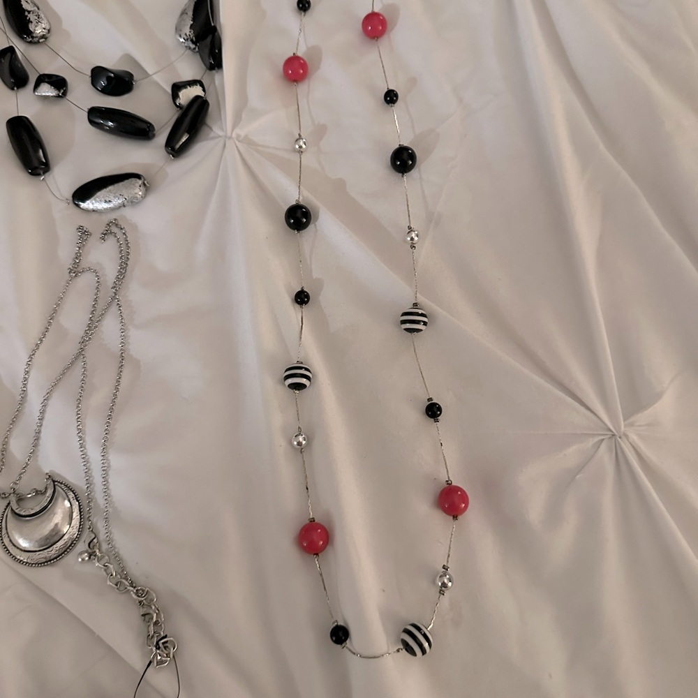 Necklace Bundle - Picture 2 of 3